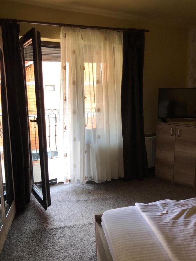 Pensiunea Mirela Pestera Ursilor Chiscau Luaran gambar